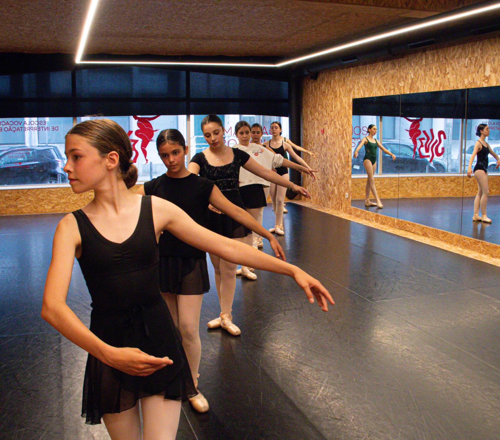 Escola de dança de Viana apresenta “Mudar” no Sá de Miranda