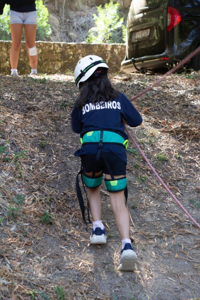 Escola de infantes e cadetes dos Bombeiros de Viana encerra ano com acampamento