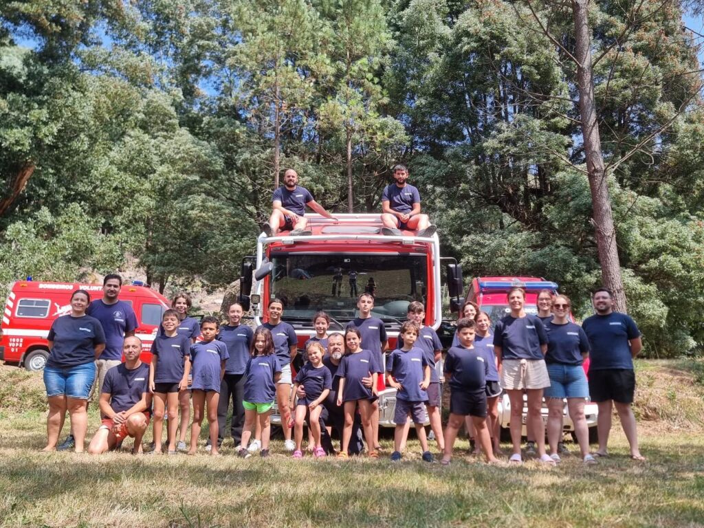 Escola de infantes e cadetes dos Bombeiros de Viana encerra ano com acampamento