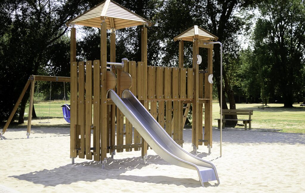 Parque Ecológico Urbano com parques infantis e percursos pedonais renovados
