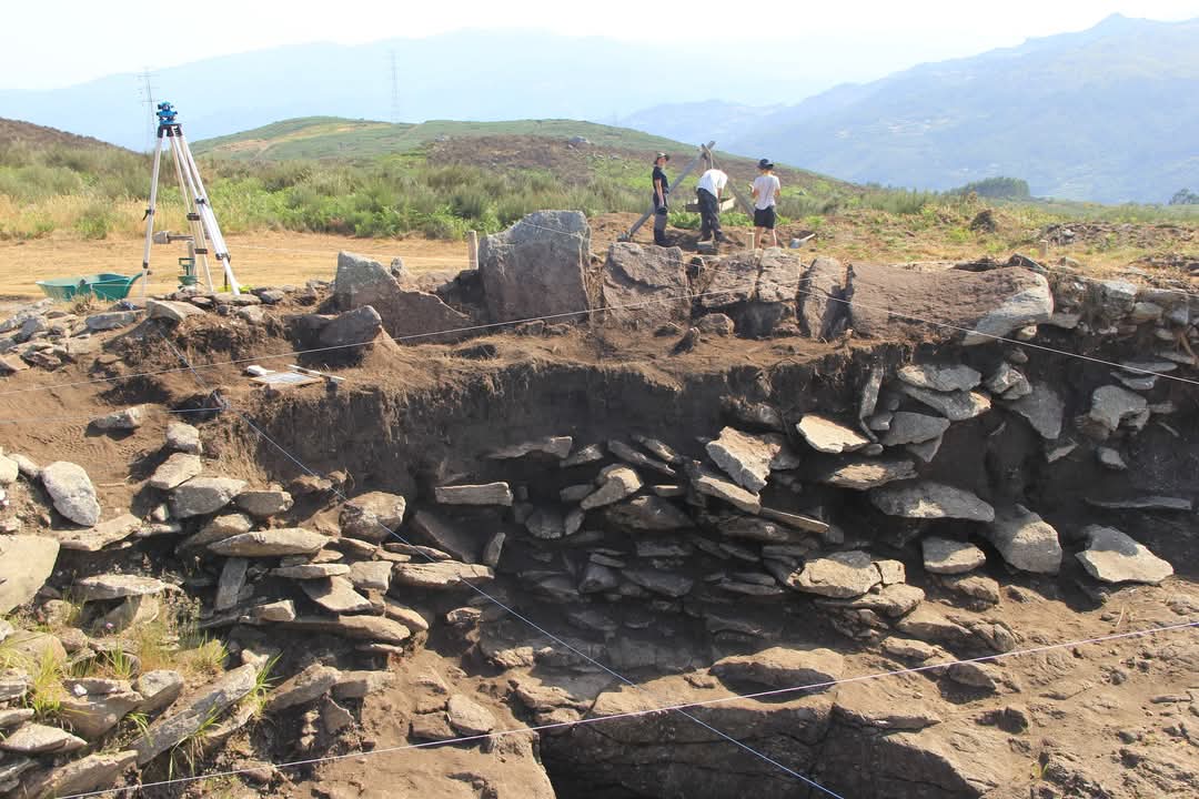 Alunos da UMinho realizam escavações arqueológicas no distrito de Viana