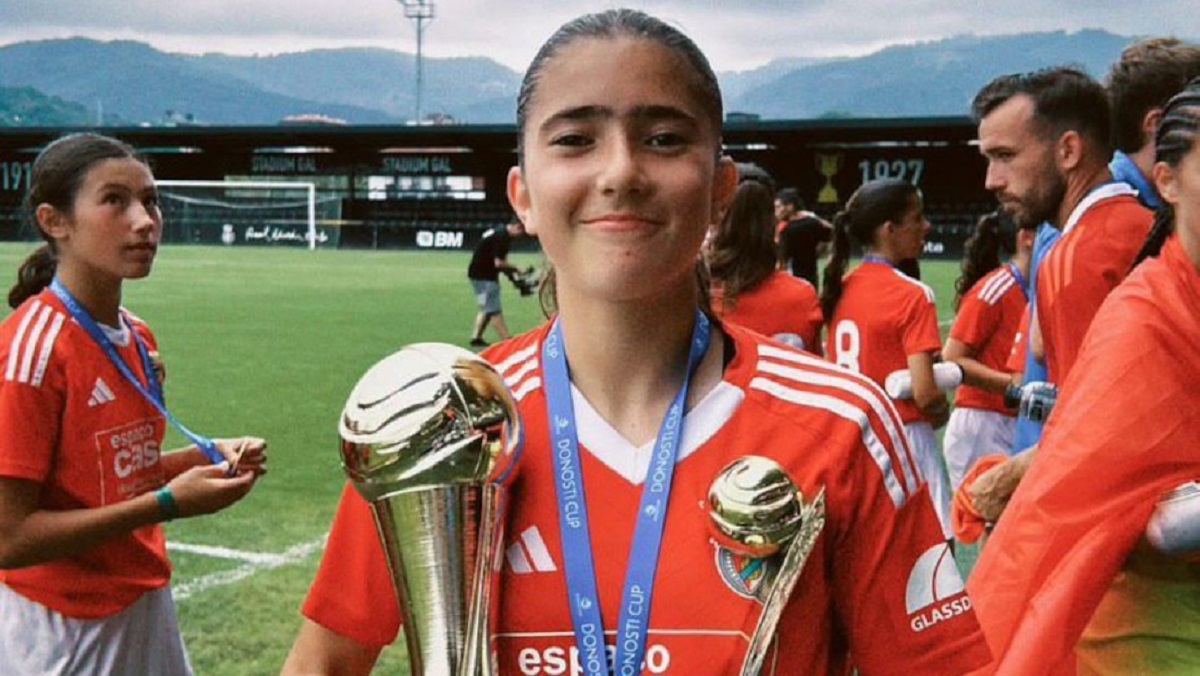 Jovem craque vianense eleita melhor jogadora de torneio em Espanha