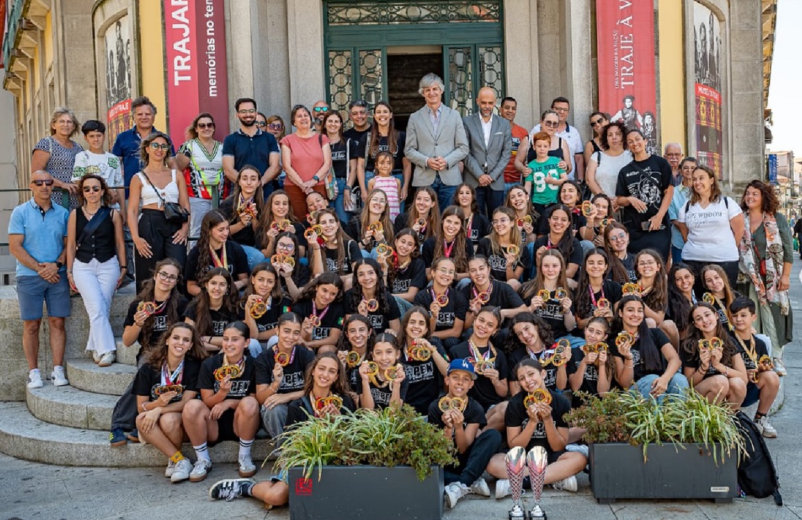 Viana homenageia Open Dance School pela prestação no Mundial de dança