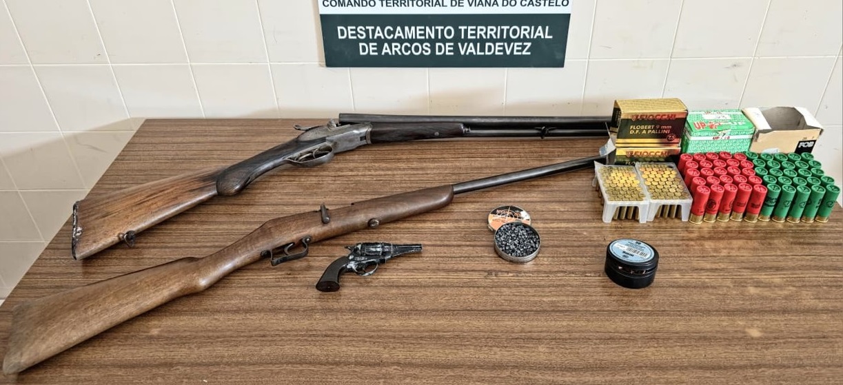 Homem de 59 anos detido por posse ilegal de armas em Ponte de Lima