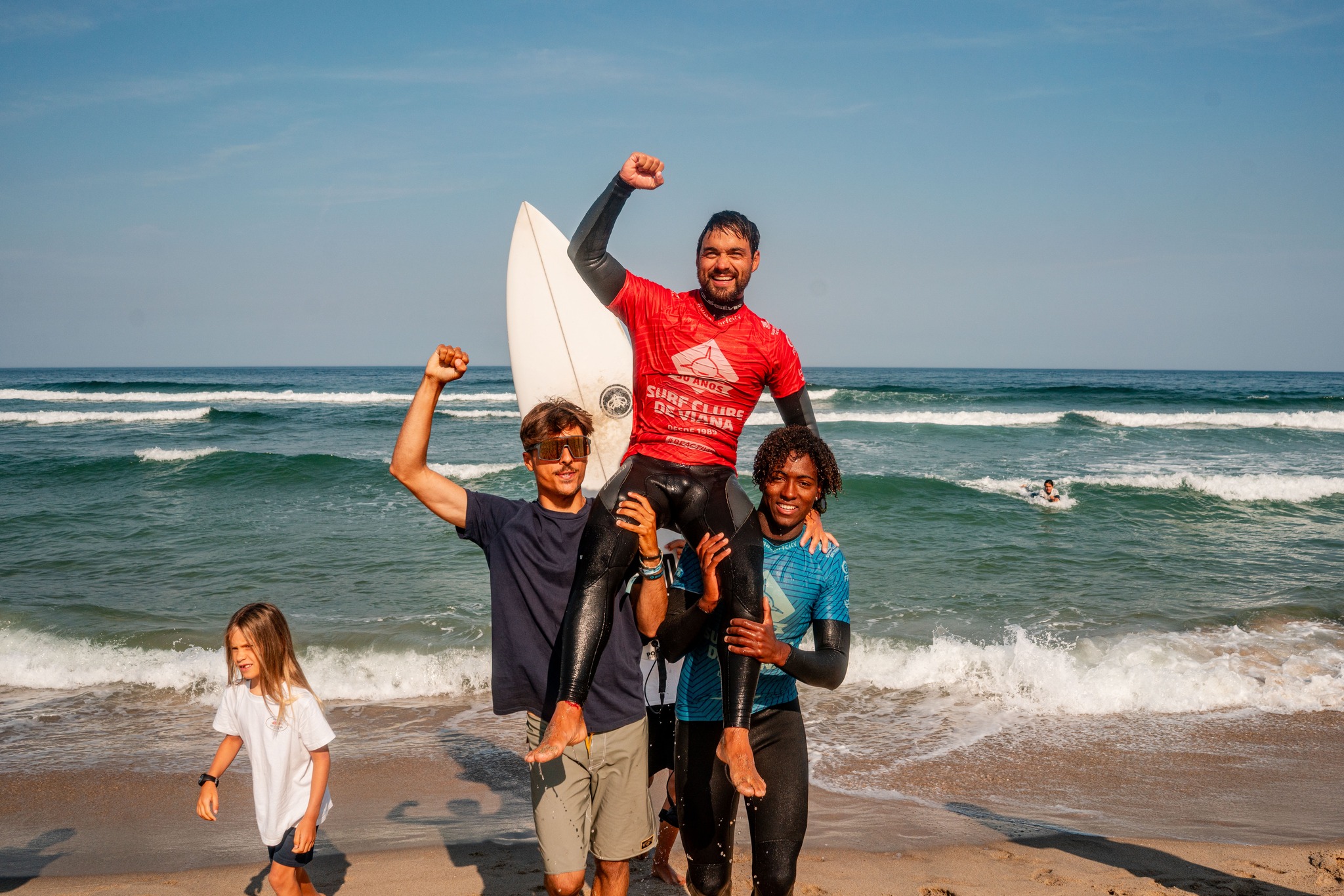 Atleta do Surf Clube de Viana sagra-se bicampeão de Surf Open