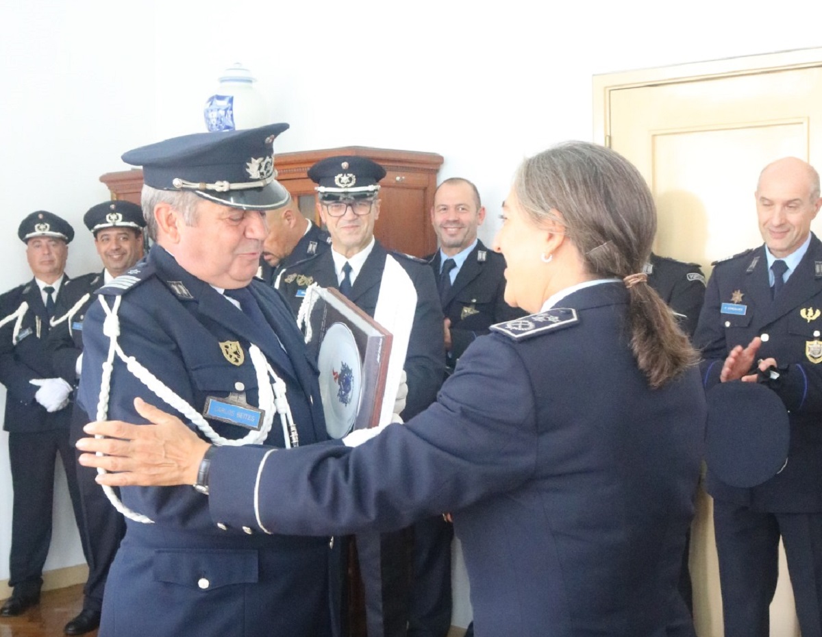 PSP de Viana assinala “Mudança de Turno” e distingue agentes do comando