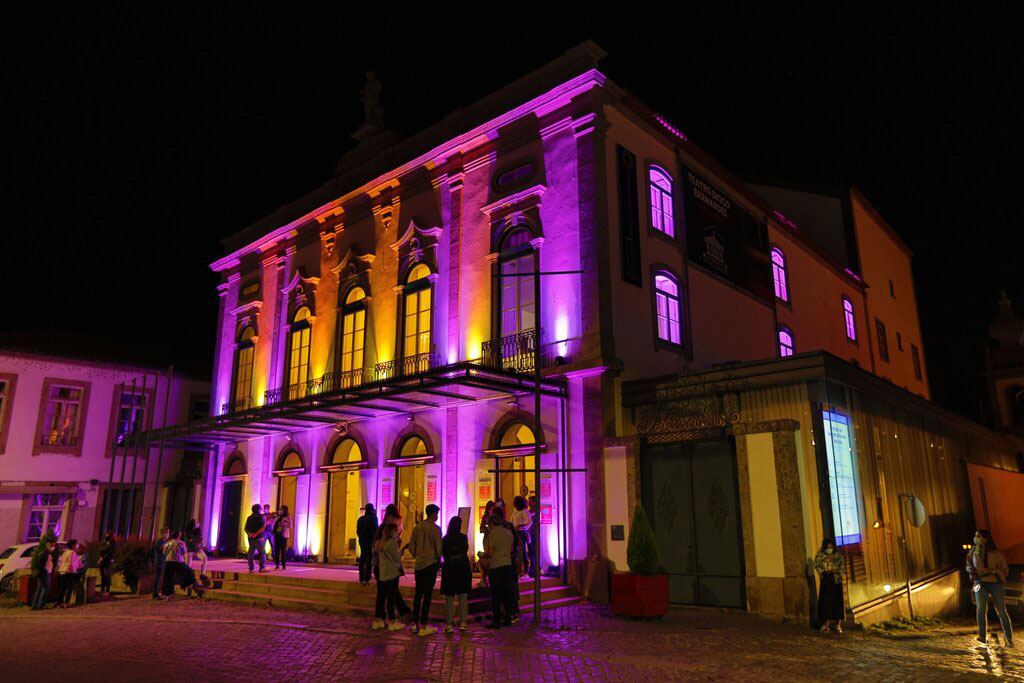 Teatro Diogo Bernardes celebra 129 anos com programação especial