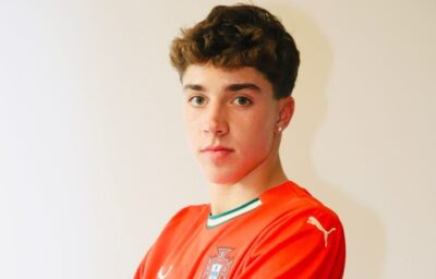 Vianense Francisco Crespo sagra-se campeão europeu de sub-20 em futebol de praia