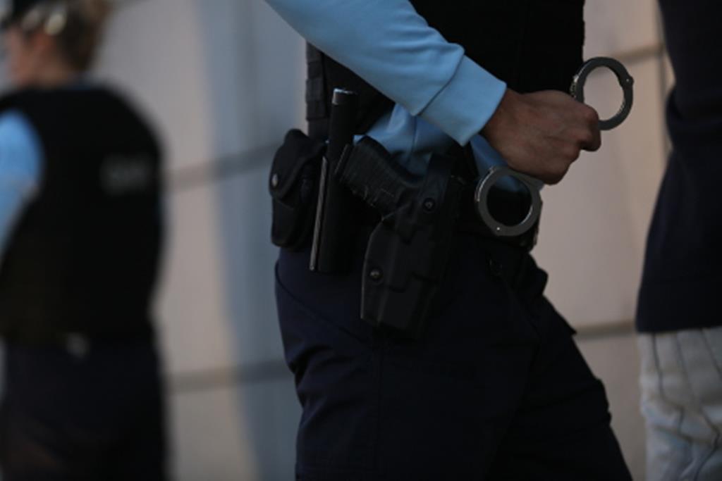 Pulseira eletrónica para homem suspeito de agredir mulher e filha em Cerveira