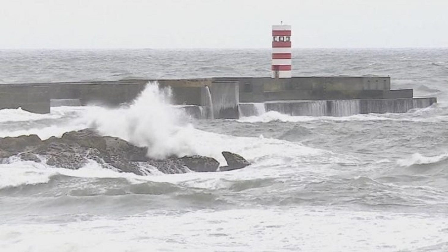 Alerta máximo na costa portuguesa: Agitação marítima aumenta drasticamente: Barras de Caminha e Vila Praia de Âncora fechadas