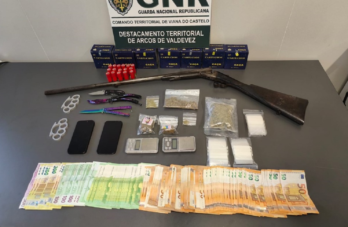 Dois detidos por posse de armas proibidas e tráfico de droga em Ponte de Lima e Barcelos