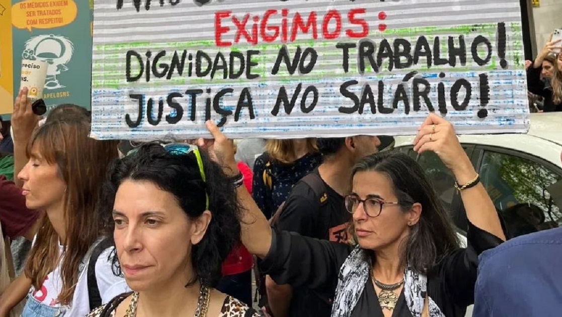 Médicos concentram-se em Viana do Castelo contra reforma laboral
