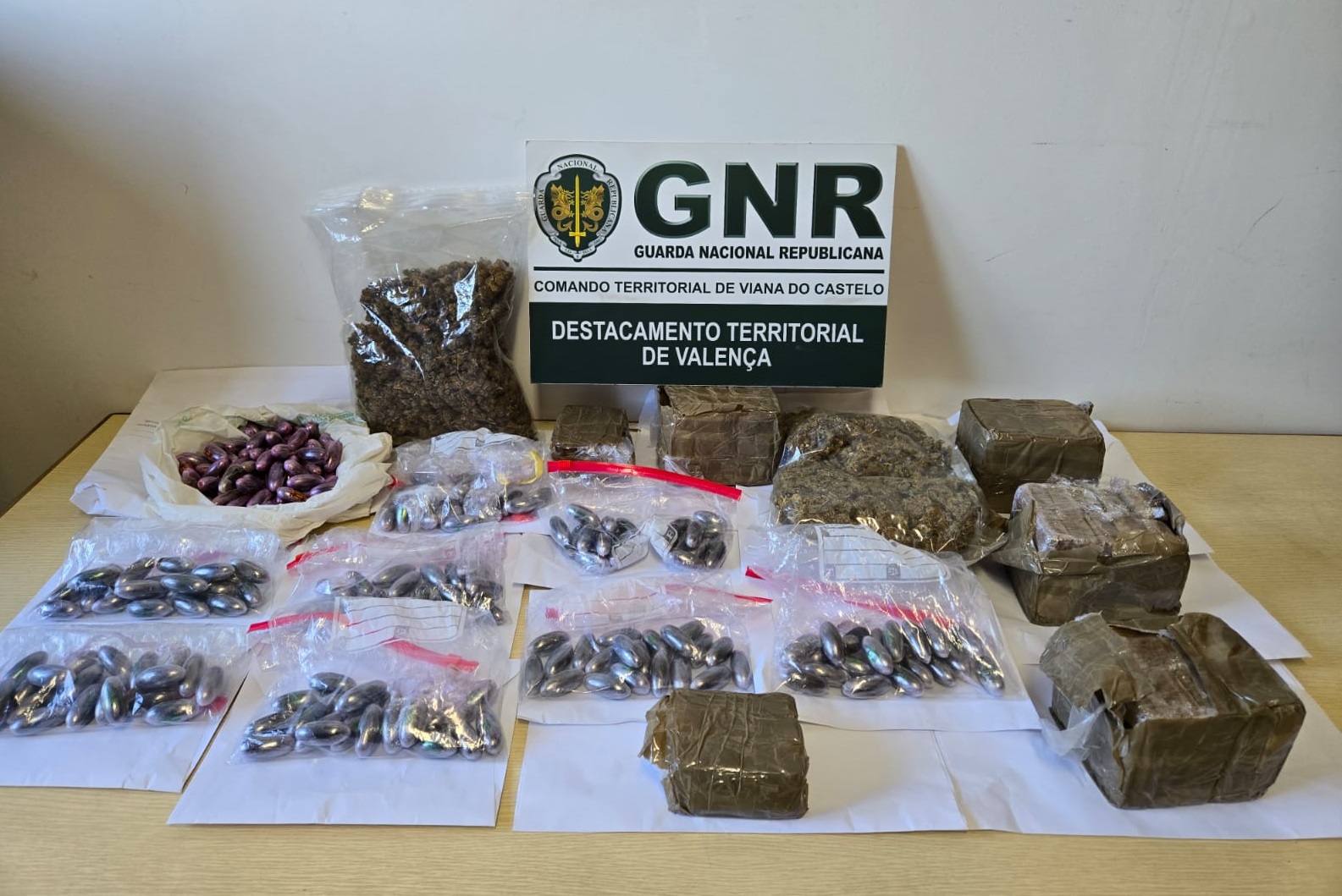 Mulher detida em Valença com mais de 14 mil doses de droga