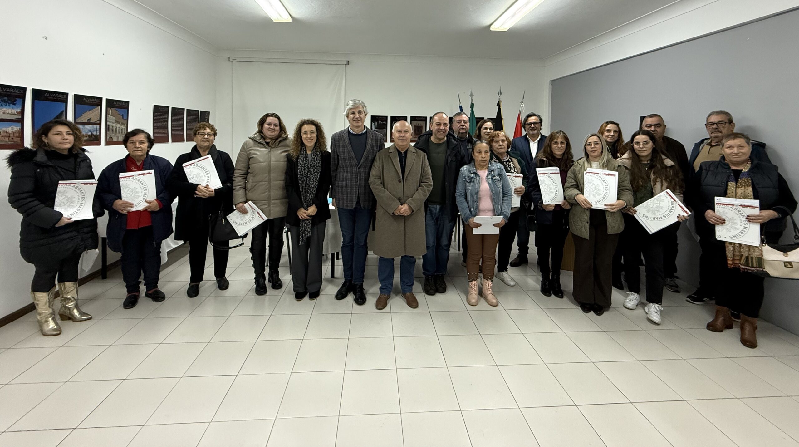 Famílias de Alvarães recebem escrituras após mais de 50 anos de impasse