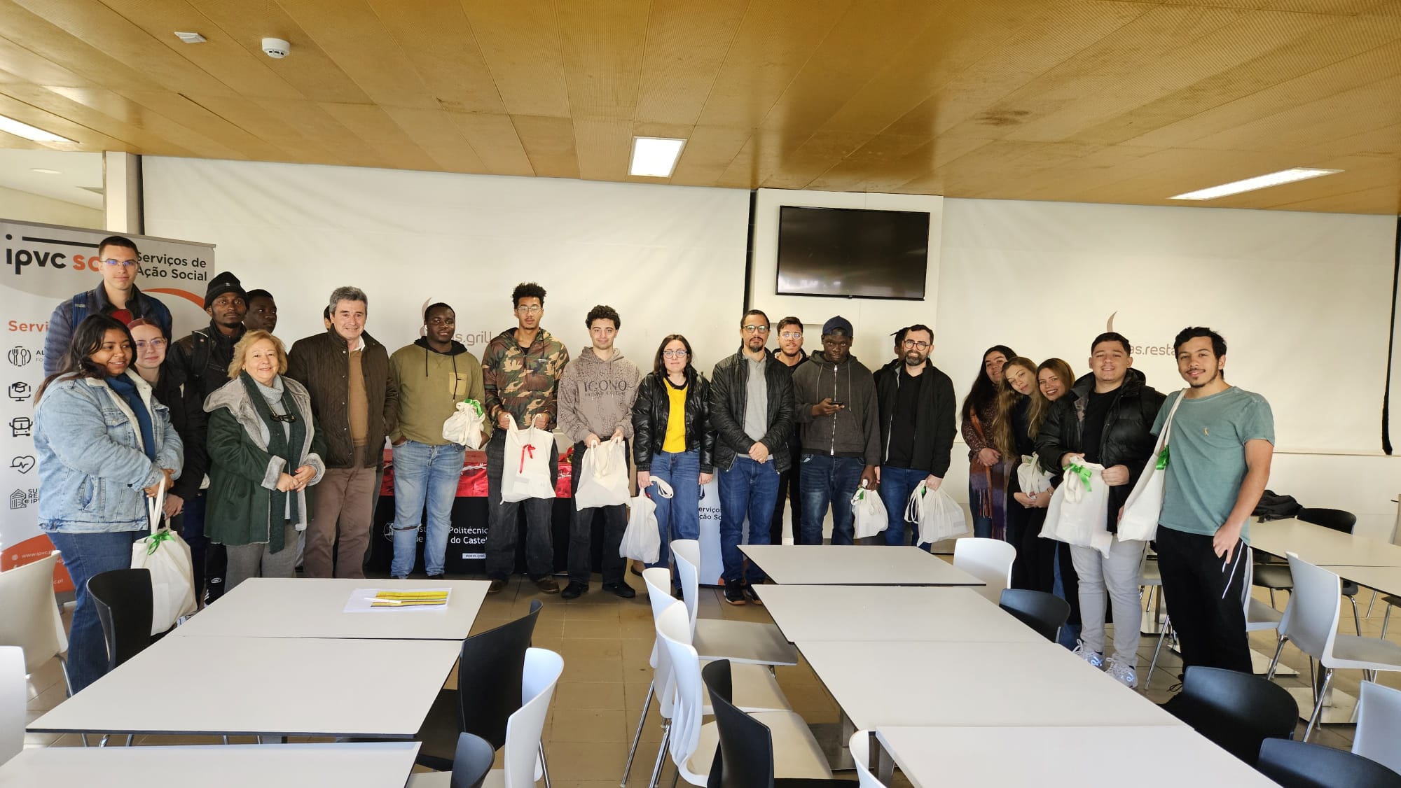 Politécnico de Viana oferece cabazes de Natal a 80 alunos internacionais em mobilidade