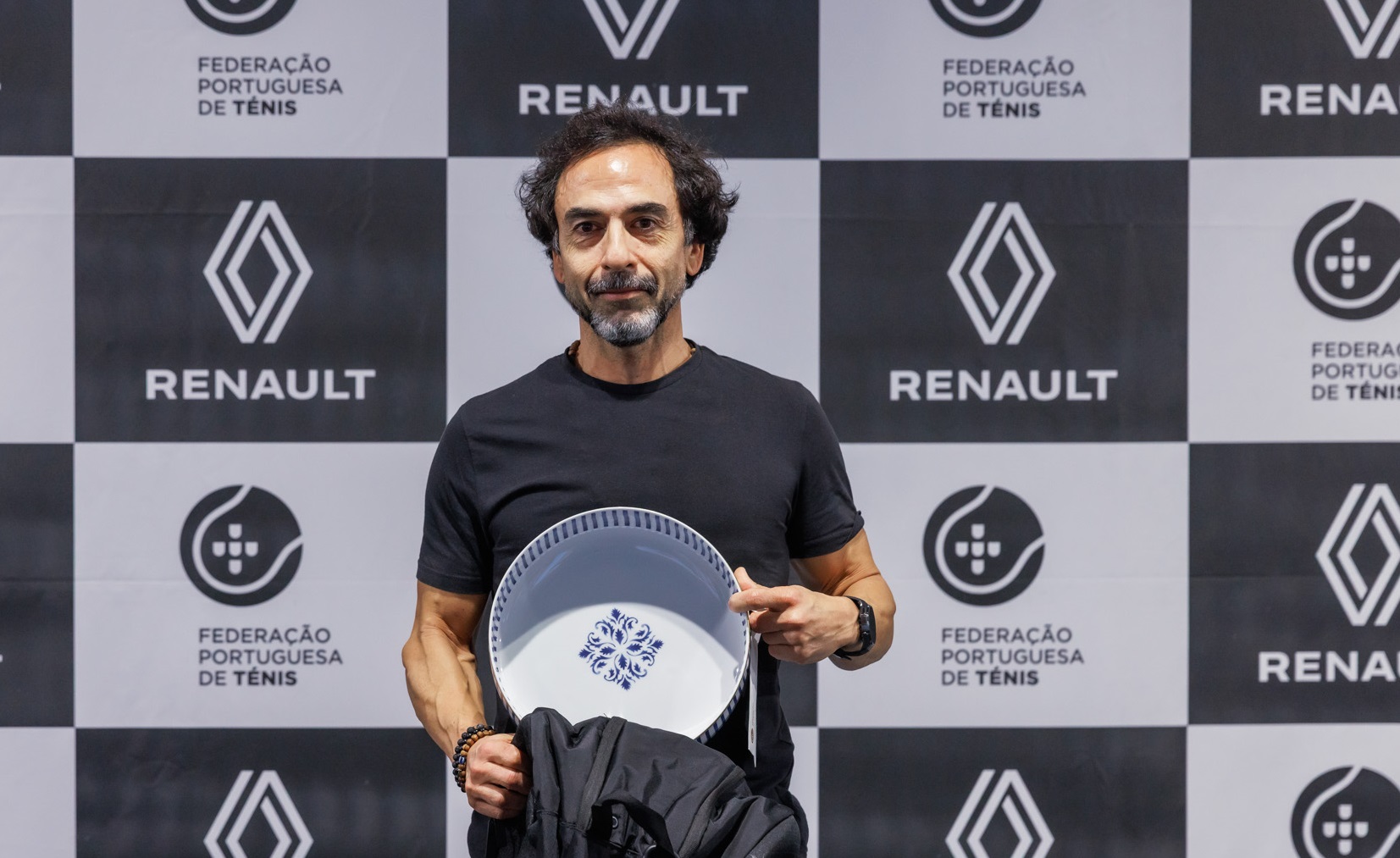 Vianense Henrique Assis conquista título nacional no Masters de Veteranos