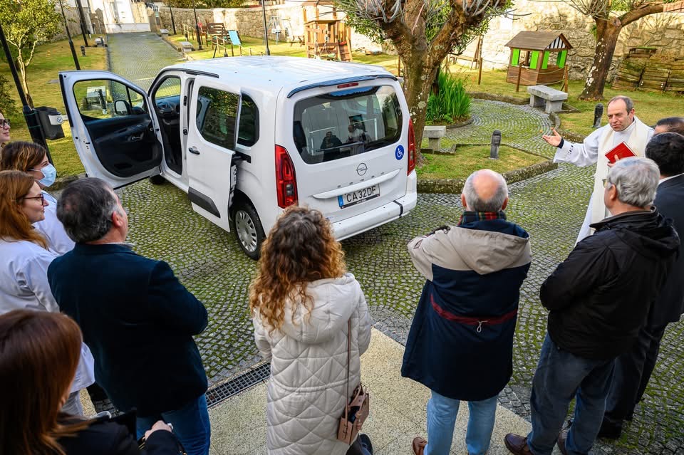 Alvarães tem nova carrinha adaptada para utentes de IPSS