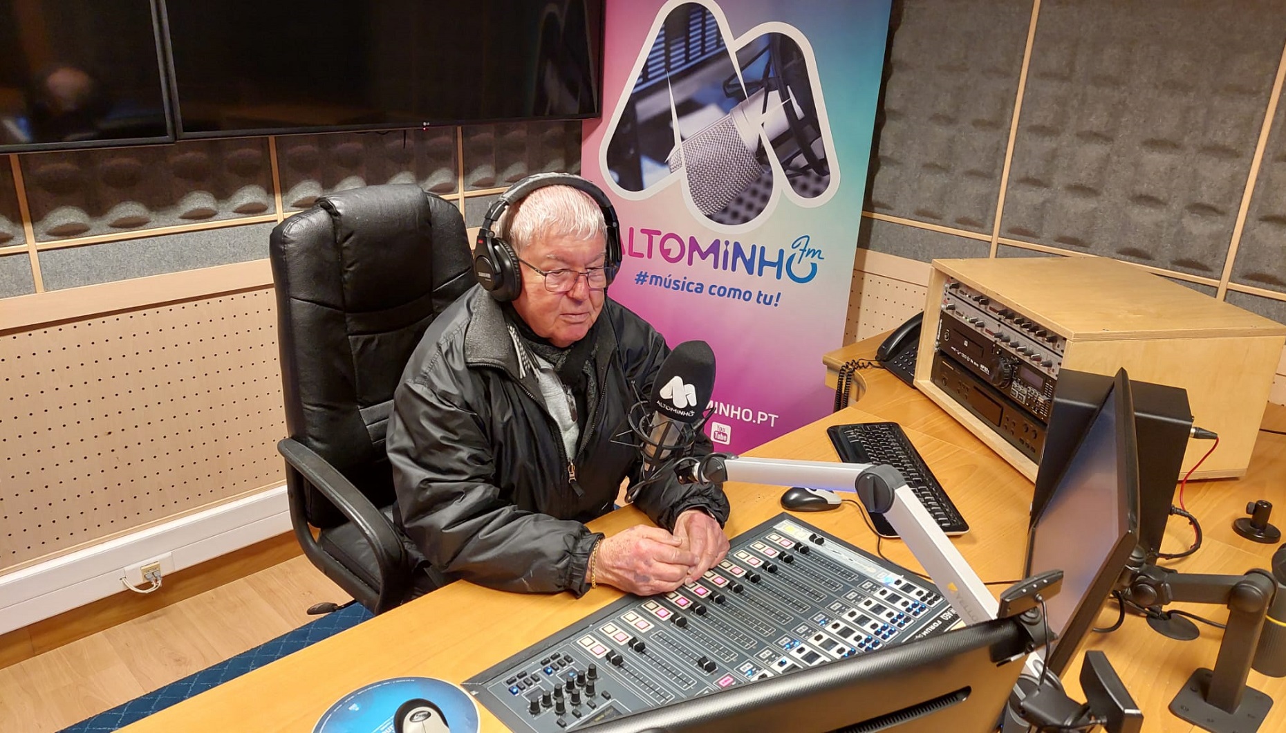 A voz do “Bom Dia Alto Minho” despede-se da rádio: “Já tenho 87 anos…”
