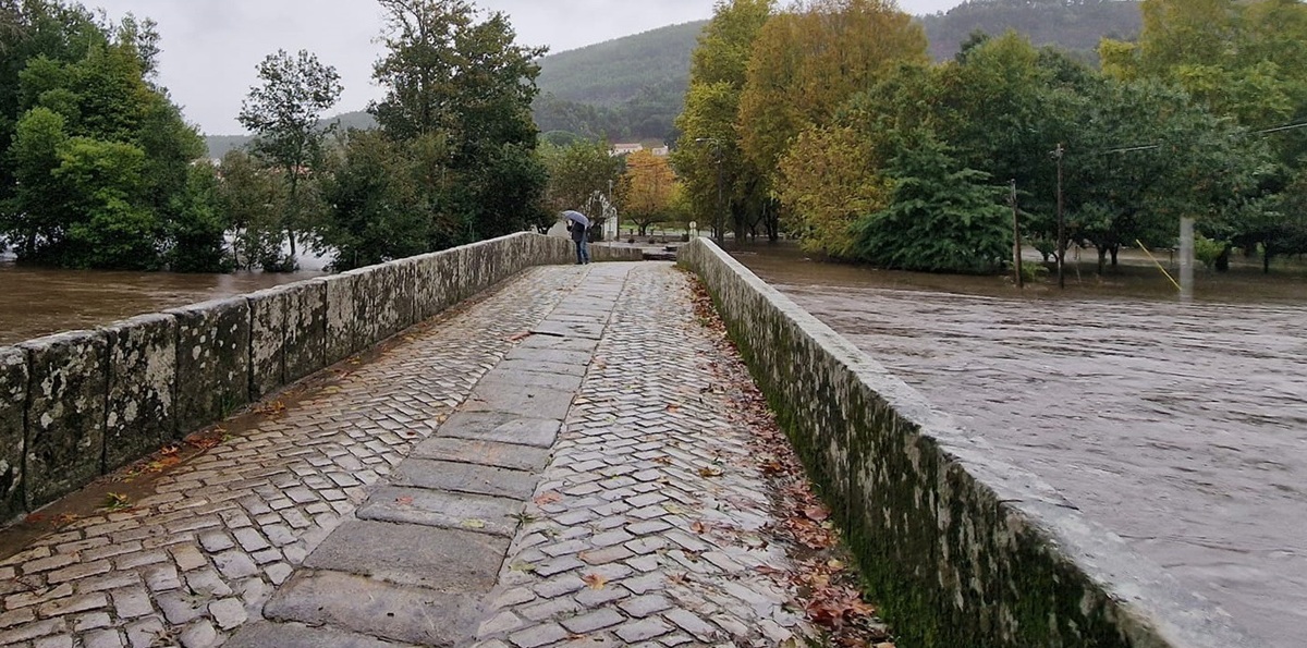 Ponte em Vilar de Mouros encerrada devido ao aumento do caudal do Rio Coura