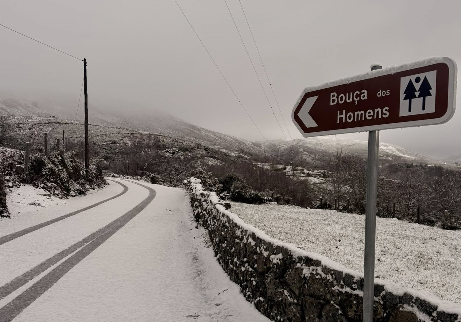 Imagens da neve que caiu esta manhã nos pontos mais altos de Arcos de Valdevez