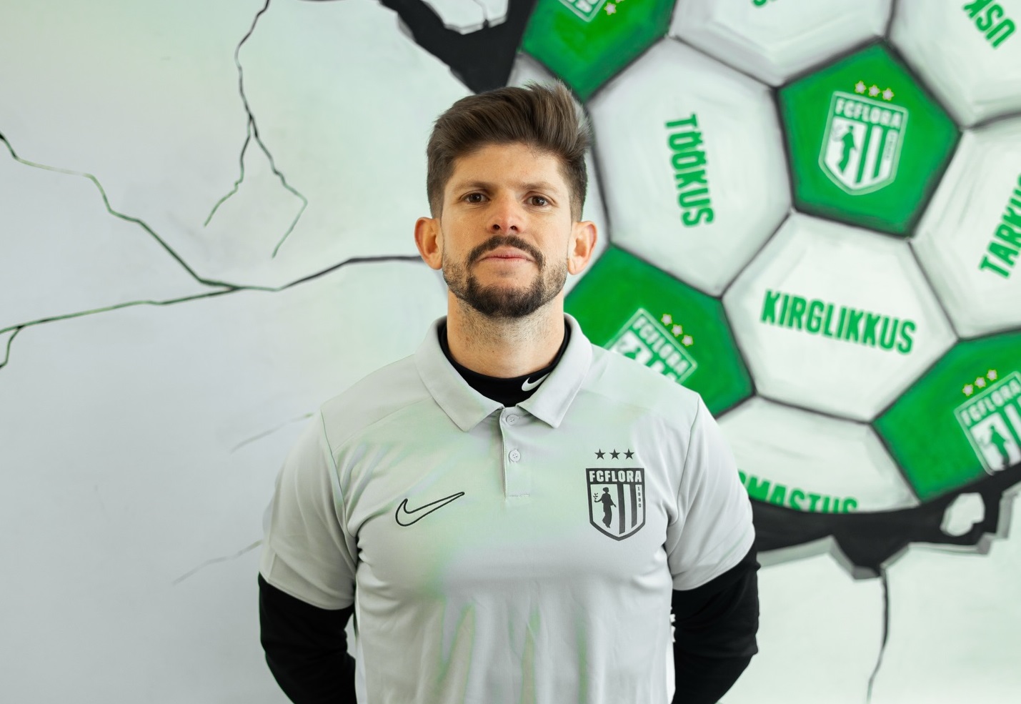 Treinador vianense João Abel Cruz ruma ao campeão da Estónia