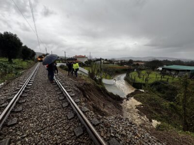 Linha do Minho suspensa devido a derrocada em Barcelos