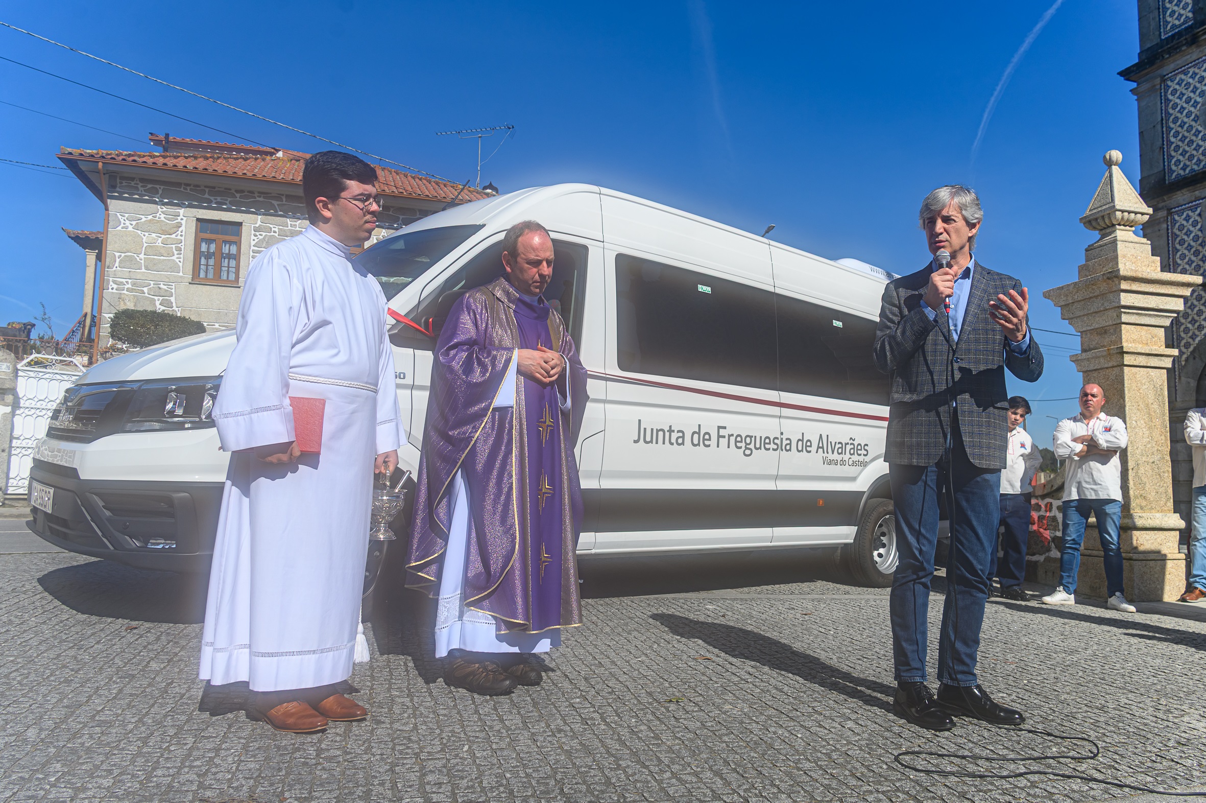 Alvarães tem um novo miniautocarro de 23 lugares