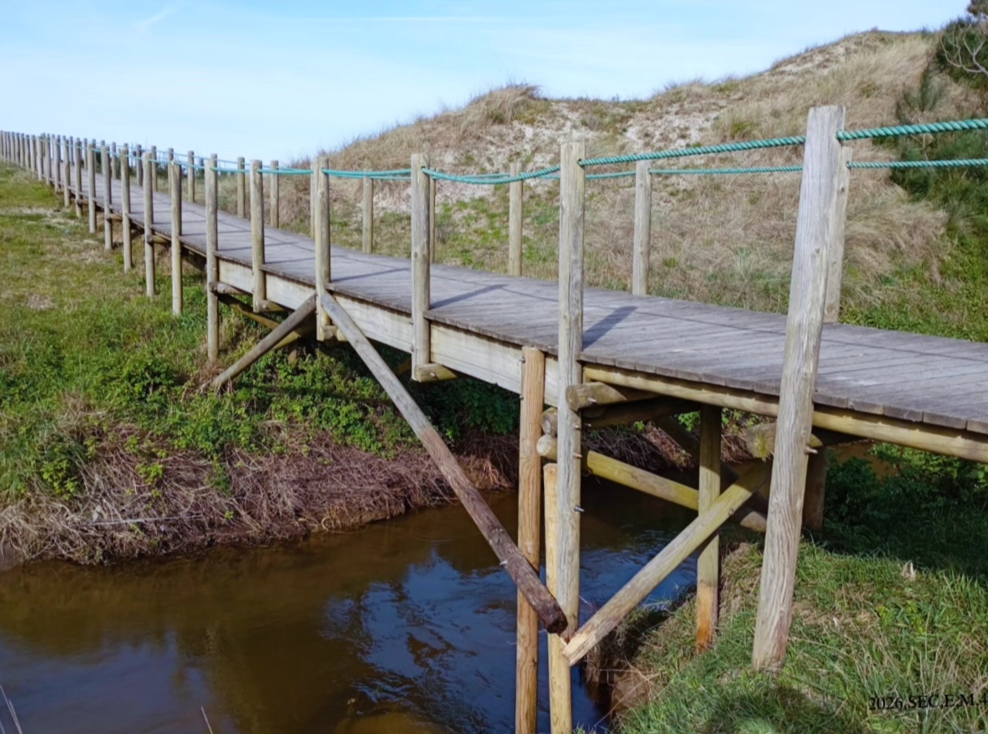 Pontão de acesso à Praia do Rodanho reparado após danos causados pelo mau tempo