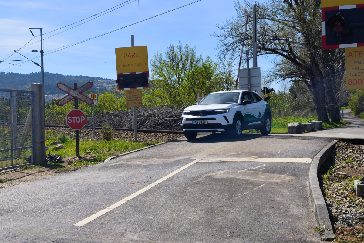 Cinco anos depois, Coura de Seixas volta a ter passagem de nível