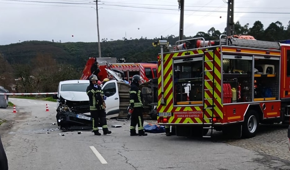 Colisão faz três feridos em Outeiro