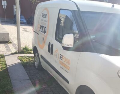 Carrinha de associação solidária vandalizada