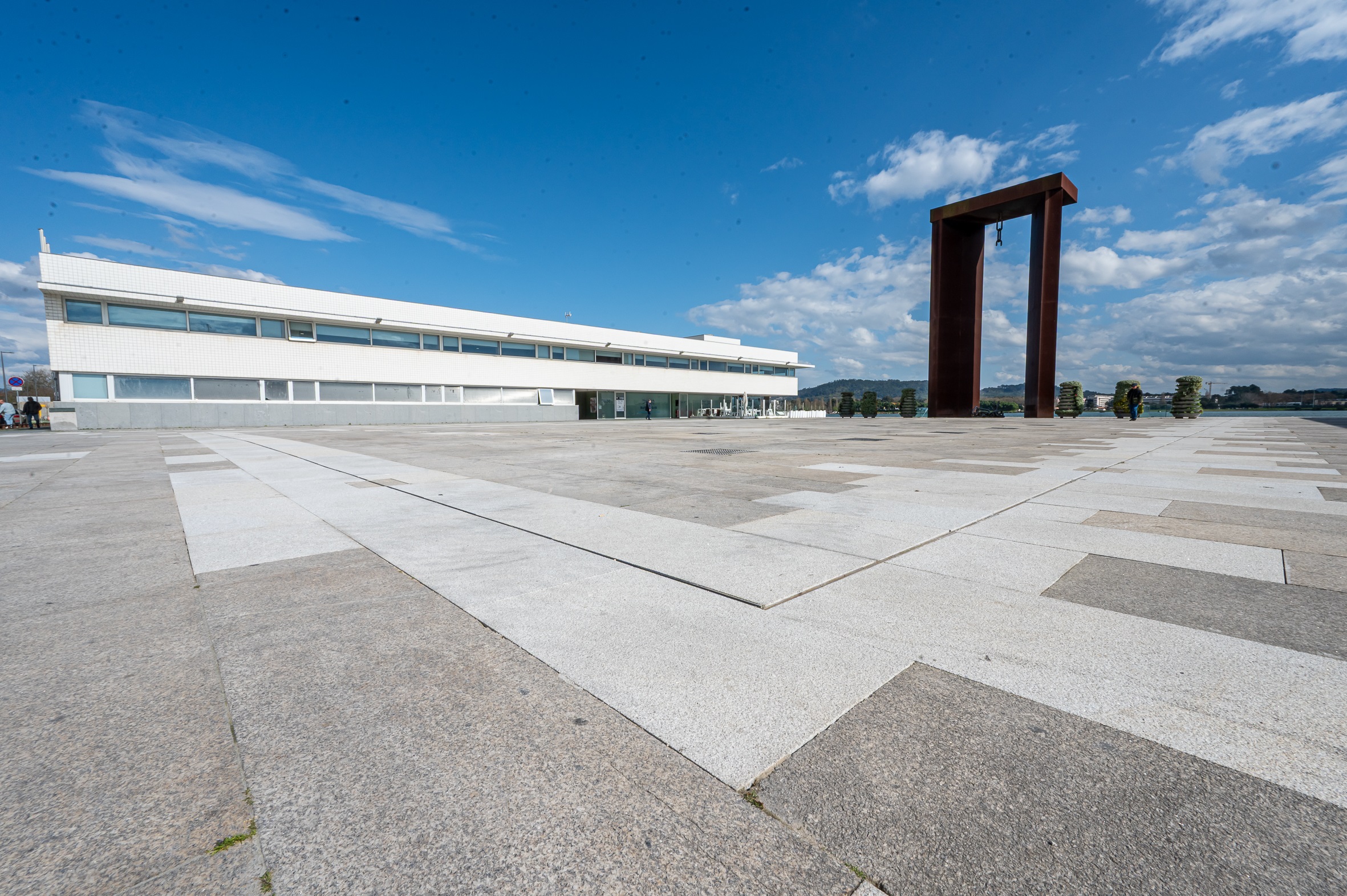 Investimento de 134 mil euros renova Praça da Liberdade de Viana