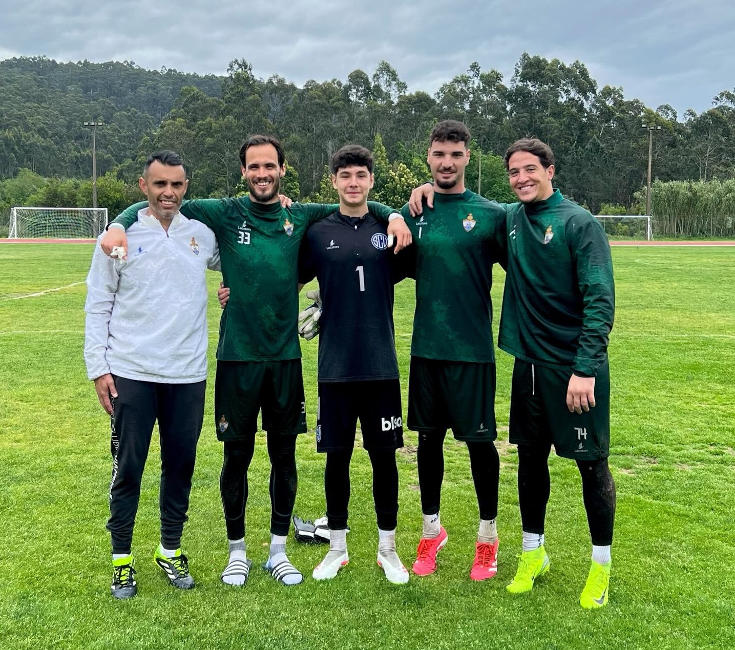 Jovem guarda-redes chamado ao treino do SC Vianense