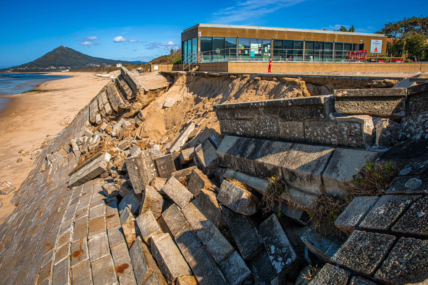 Já começaram obras de estabilização do paredão de Moledo