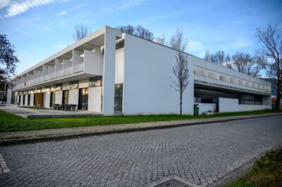 Câmara de Viana firma protocolo com a Movijovem para utilização das unidades de alojamento