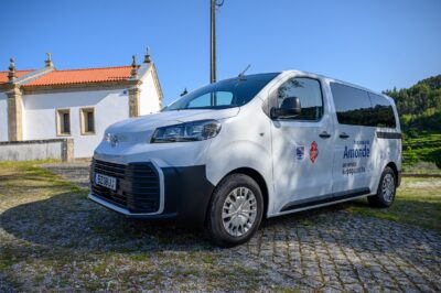 Amonde uma nova carrinha para transporte escolar