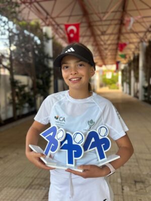 Atleta do Clube de Ténis de Viana conquista ‘triplete’ nos Campeonatos Regionais