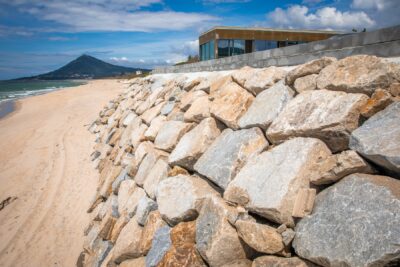 Concluída intervenção no paredão da praia de Moledo