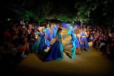 Cerca de 40 modelos participam em desfile com materiais hospitalares reciclados