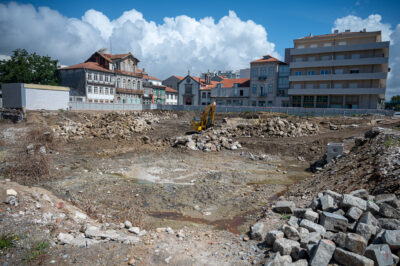 Escavações no local do novo Mercado Municipal de Viana terminam no final do mês