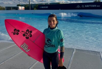 Jovem surfista de Viana brilha na final europeia do Rip Curl GromSearch
