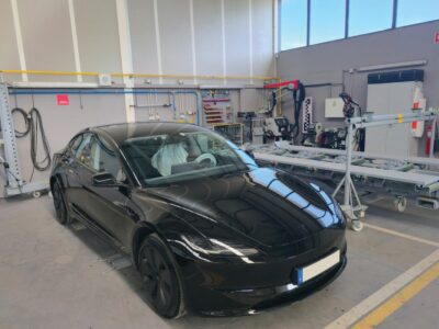 Oficina de Viana do Castelo integra rede oficial Tesla para reparação de carroçarias