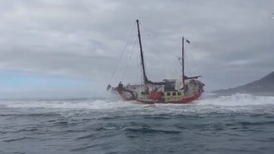 Polícia Marítima auxilia três pessoas à saída da barra do porto de Caminha